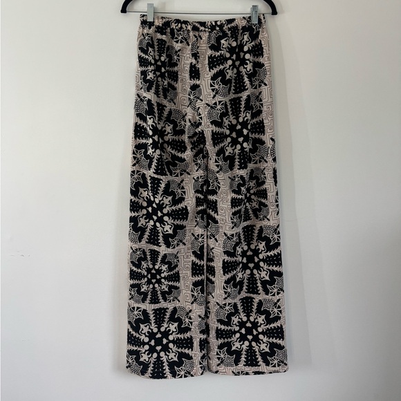 Manuhealii small black onipa’a plaza pants - Picture 2 of 3